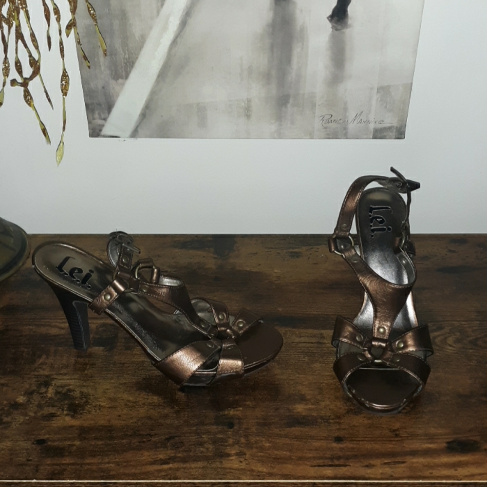 lei kitten heel metallic bronze